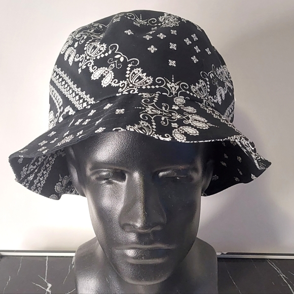Black Background White Patterned Bucket Hat BNWT DLG Bucket Hat Size: L-XL - Picture 3 of 3